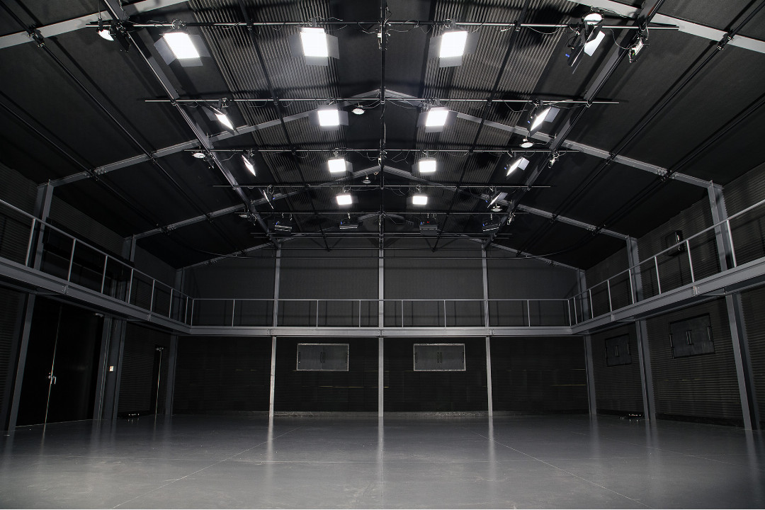 東京・西新井 SIM STUDIO 西新井 白ホリからグリーンバックまで多用途