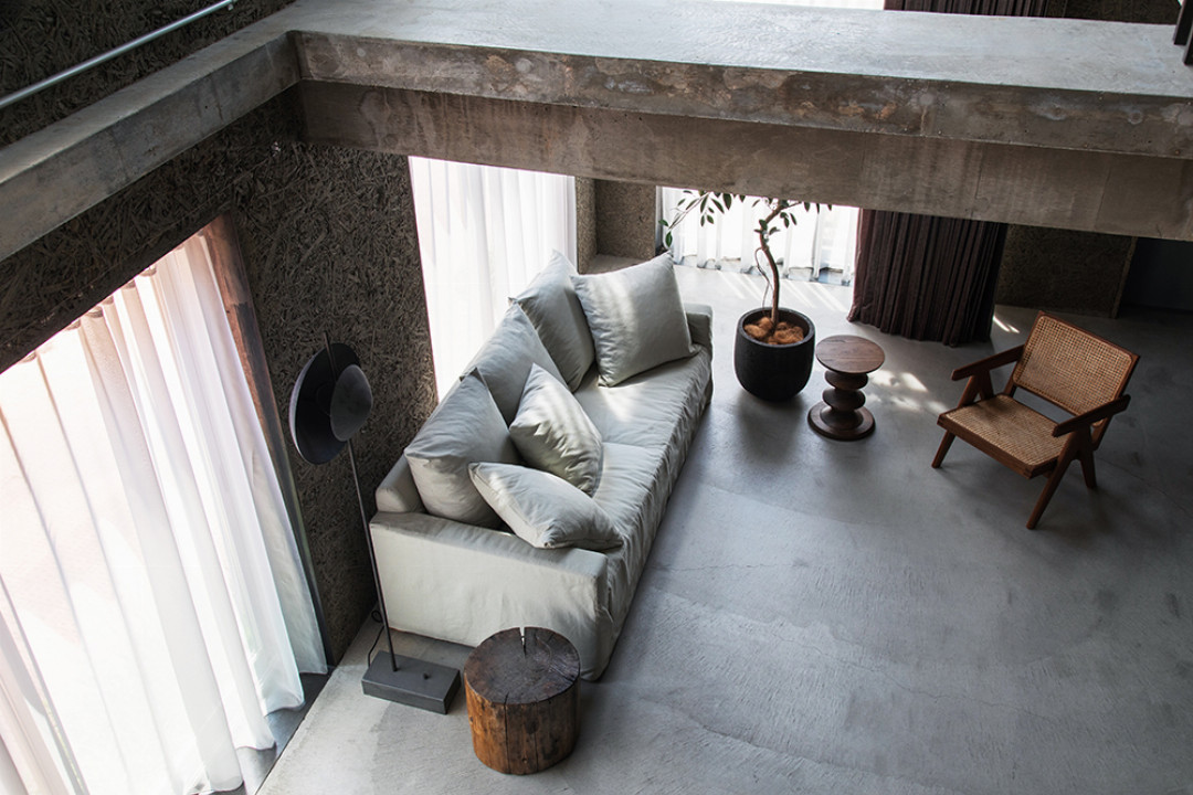 大阪・西九条 Blend Studio モダンなコンクリート建築、自然光がたっぷり入る広々とした空間 | レンタル撮影スタジオ検索 studio DATA BASE