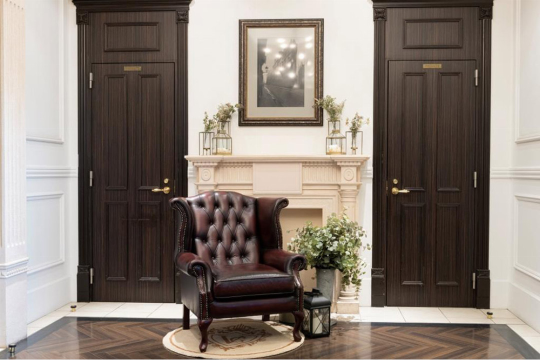 東京・渋谷 LOUNGE（3F）TRUNK BY SHOTO GALLERY 様々な個性的な椅子が