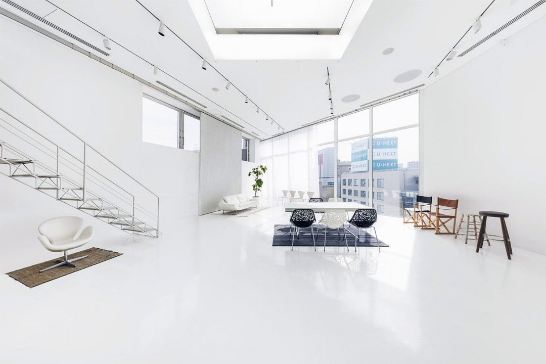 東京・外苑前 ART WORKS 青山 Sky 天空の白い自然光ホリゾントに